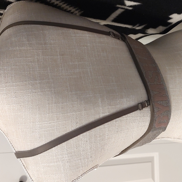 💐 EUC Gymshark Brand Ladie's Spandex Adjustable Back Workout Bra, Grey, Small - Picture 7 of 9